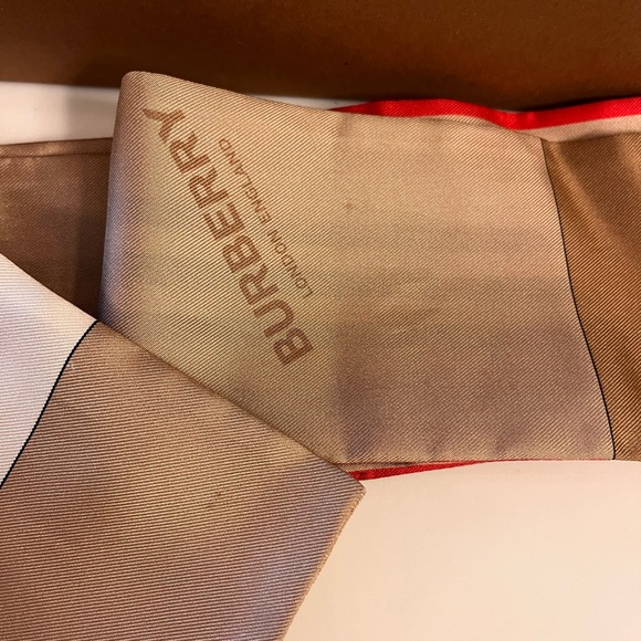 Scarf - Picture 3 of 10